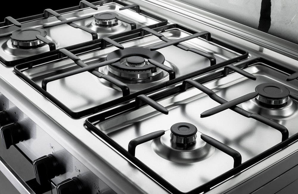 De Longhi DEMK96B42ED Design Approche de la cuisine 90 cm - 4 feux + 2  plaques électriques + 1 four électrique - support cylindre - chauffe-plat -  marron | Vieffetrade