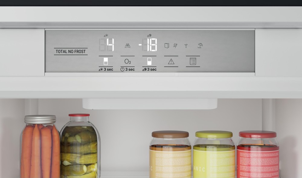 Hotpoint Ariston HAC18T532 Built-in refrigerator with freezer cm. 54 h. 177  - lt. 250 | Vieffetrade