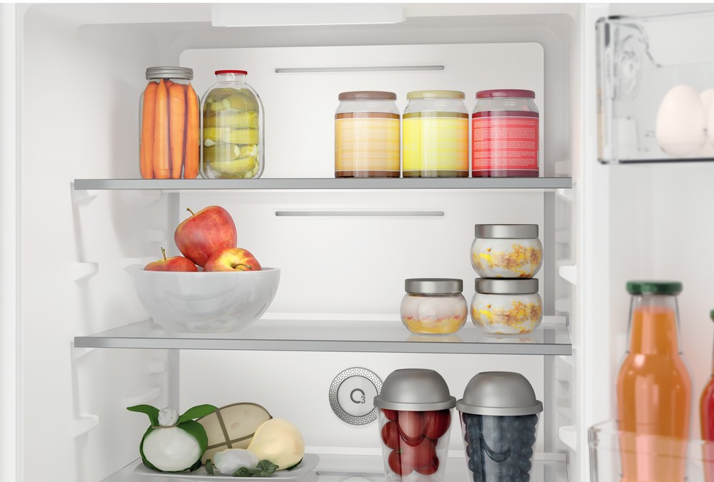 Hotpoint Ariston HAC18T532 Built-in refrigerator with freezer cm. 54 h. 177  - lt. 250 | Vieffetrade