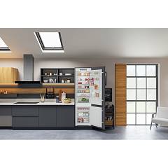 Hotpoint Ariston HAC20T321 Built-in refrigerator with freezer cm. 54 h. 194  - lt. 280 | Vieffetrade